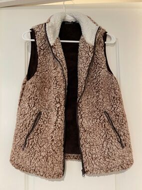 Faux Sherpa Zip Front Vest in Brown and Tan